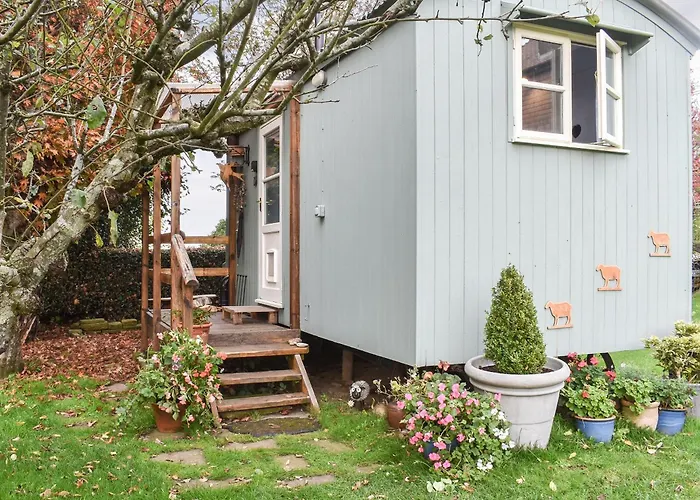 Farmhouse Garden Shepherds Hut